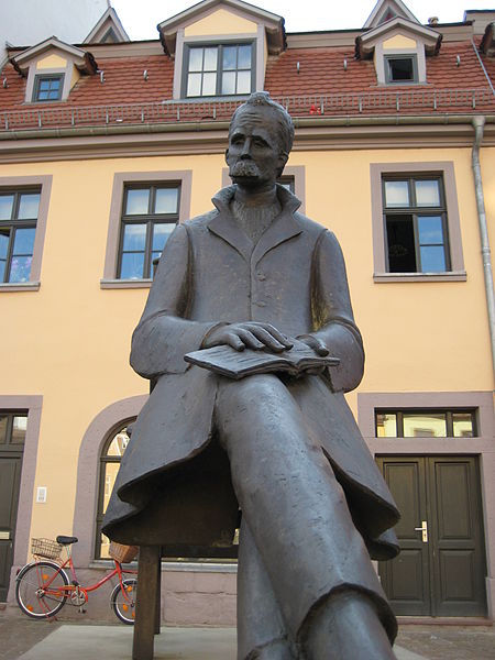 denkmal-auf-dem-holzmarkt-in-naumburg